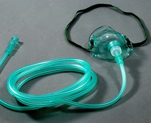 AMSure Medium Concentration O2 Mask w/ 7' Tubing, Adult
