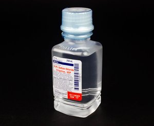 0.9% Sodium Chloride Irrigation, 250 mL, USP. Plastic Pour Bottle Container < Baxter #2F7122 