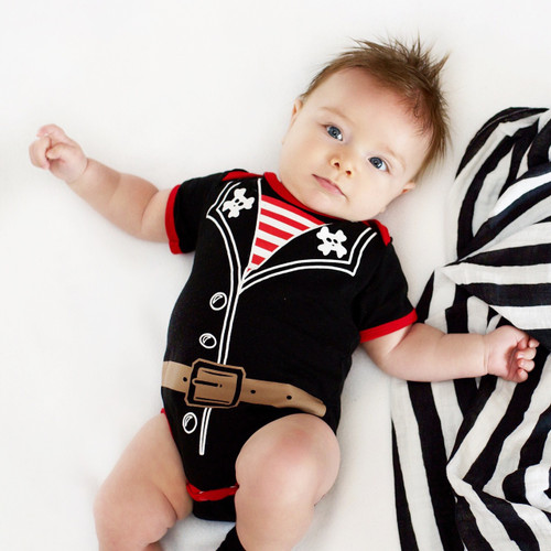 Picture of Person, Photography, Portrait, Baby, T-Shirt, Finger, Shorts, Accessories