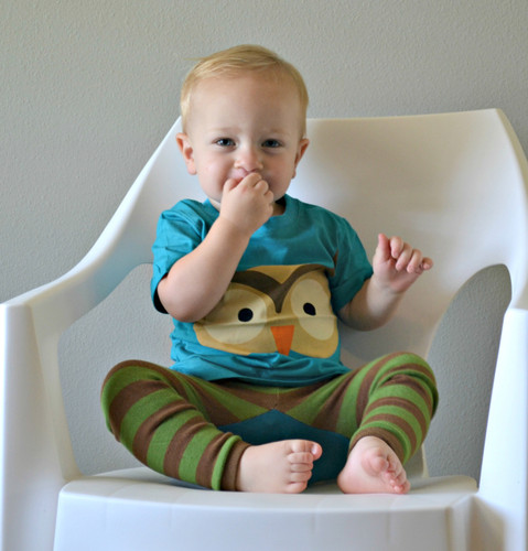 Picture of Person, Photography, Portrait, Chair, Furniture, Baby, T-Shirt, Sitting, Finger, Pants