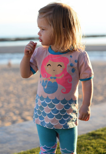 Picture of T-Shirt, Person, Photography, Portrait, Child, Female, Girl, Sea, Pants, Beach