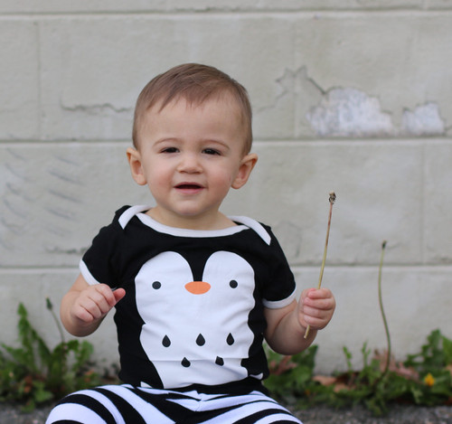 Picture of Face, Head, Person, Photography, Portrait, Finger, T-Shirt, Baby, Potted Plant, Grass