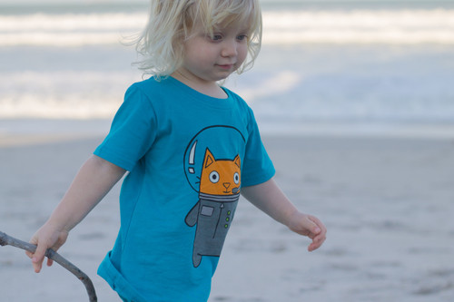 Picture of T-Shirt, Beach, Coast, Outdoors, Sea, Shoreline, Child, Female, Girl, Person