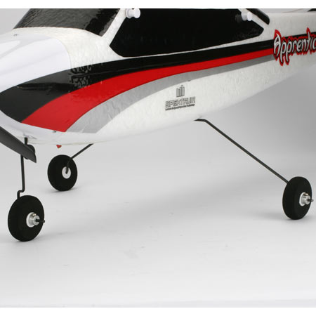 The Apprentice’s tricycle landing gear provides stable and predictable ground handling.