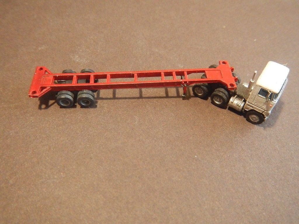 Z Scale ISO 53' 'Container Trailer Kit by Showcase Miniatures 4012 