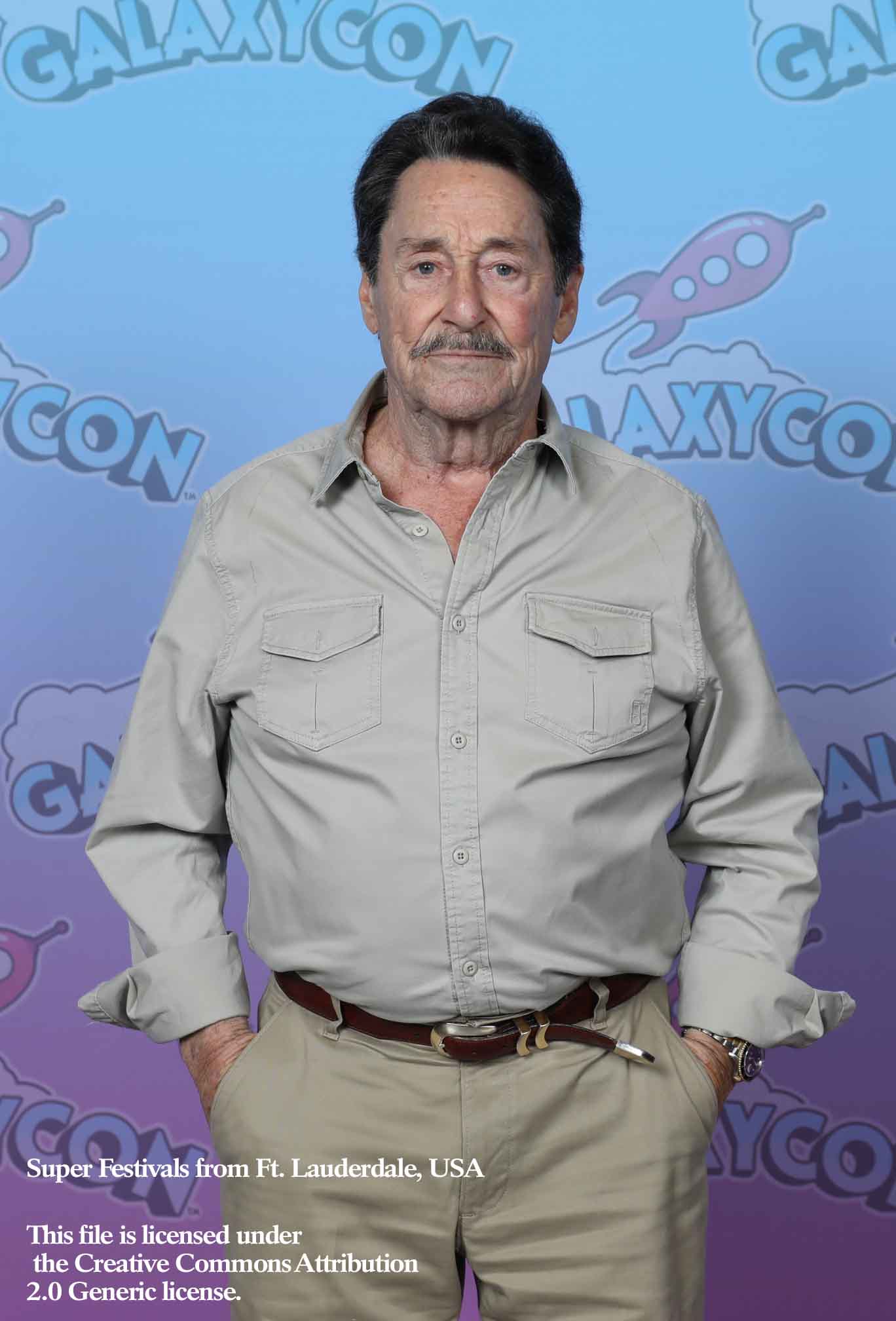 Peter_Cullen_Photo_Op_GalaxyCon_Raleigh_2023.jpg